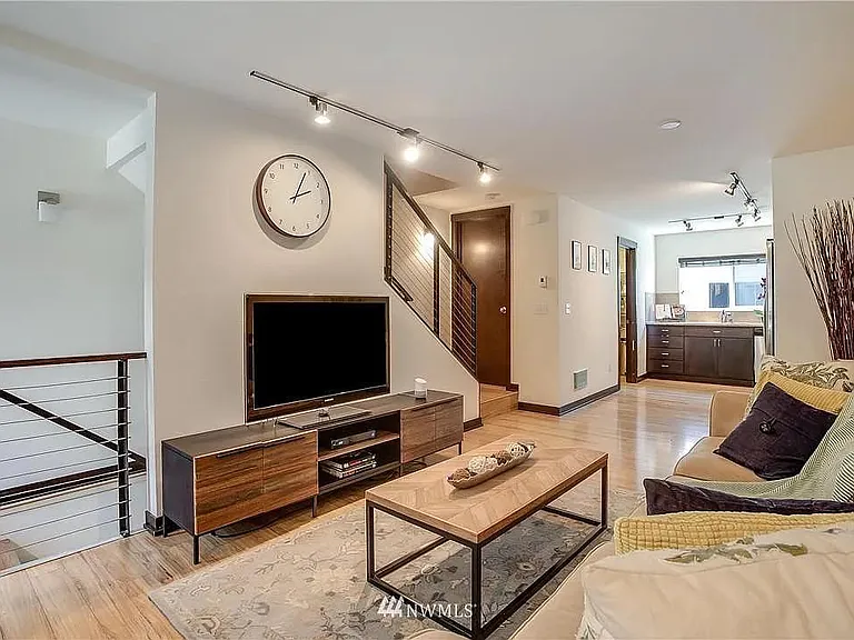 2518 Yale Ave E #B — Photo 3