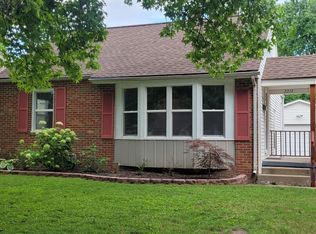 2216 S Pasfield St, Springfield, IL 62704