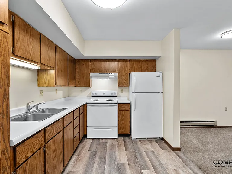 610 Gray St Apartments — Photo 34