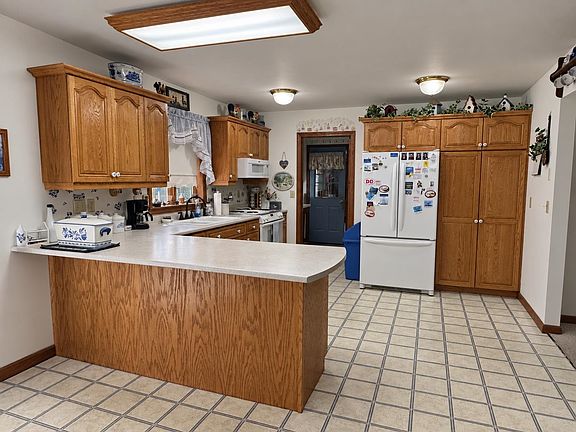 4th image of 196 Spruce Street