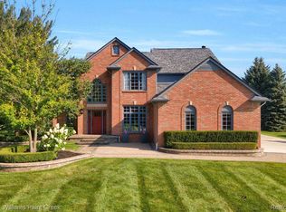 737 Woodside Ct, Lake Orion, MI 48359