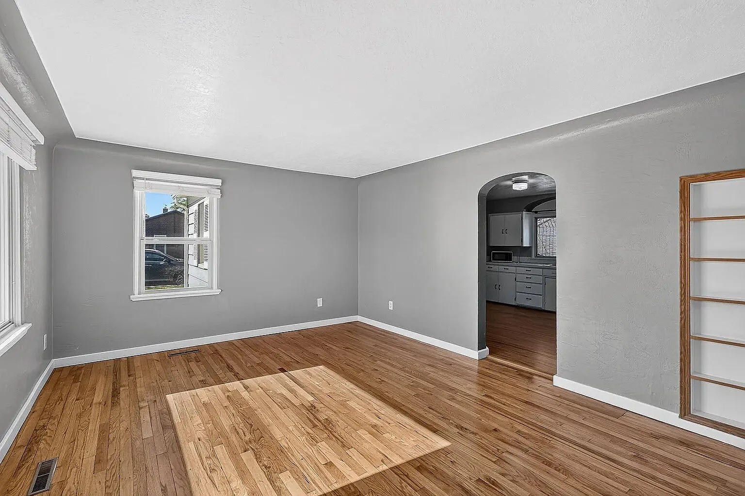 3 bed, 1.0 bath, 1057 sqft, $2,000 — Photo 4