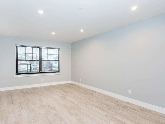 2nd image of 104-22 Astoria Blvd #2R1