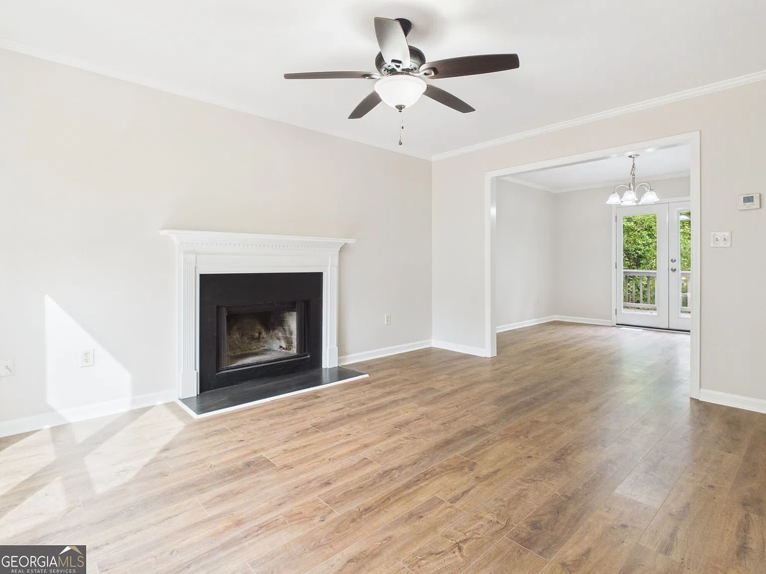 3 bed, 2.5 bath, 1556 sqft, $1,900 — Photo 3