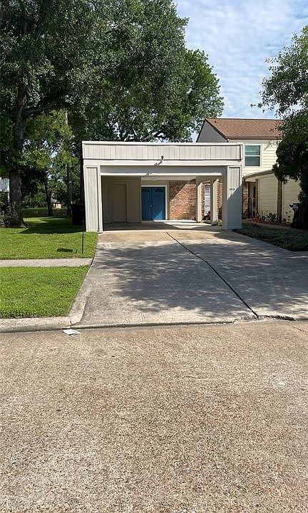 1st image of 5916 Arncliffe Dr