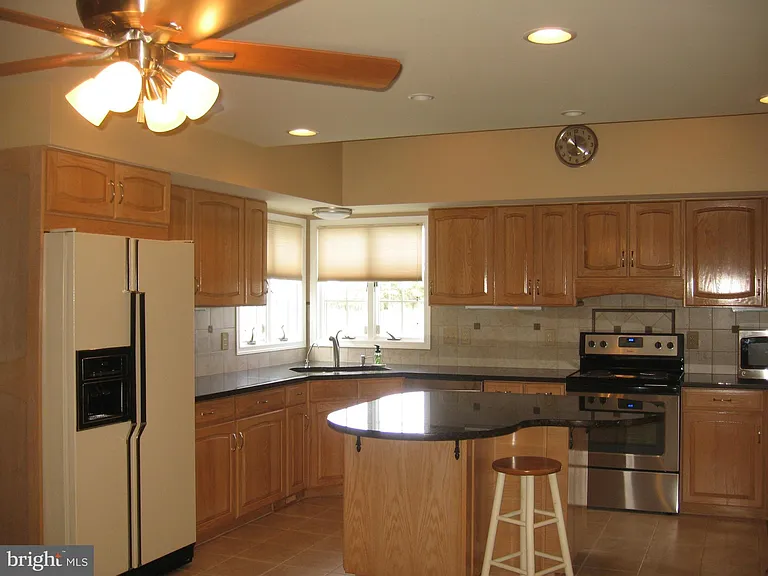 2109 S Childs Rd — Photo 17