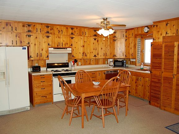 3rd image of 2214 Okoboji Blvd
