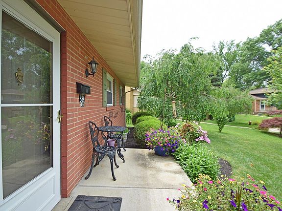 2nd image of 884 Anderson Hills Dr