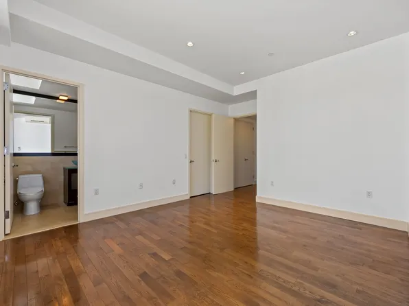 71 Village Road North image 13 of 19