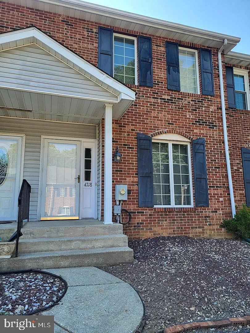2 bed, 2.5 bath, 1475 sqft, $2,100 — Photo 1