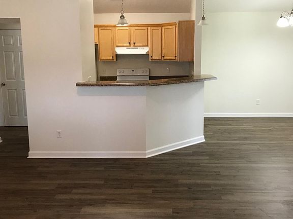 3rd image of 68 Richards Dr APT 24