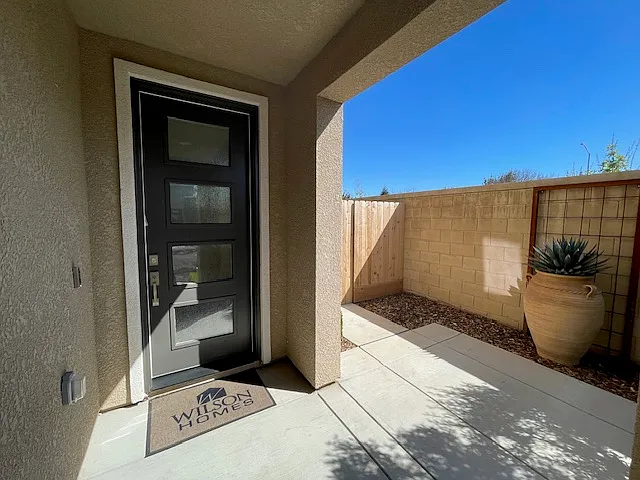 2003 N Perry Ln — Photo 3
