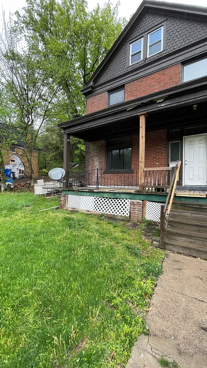 Building Photo - 1250 Blackadore Ave