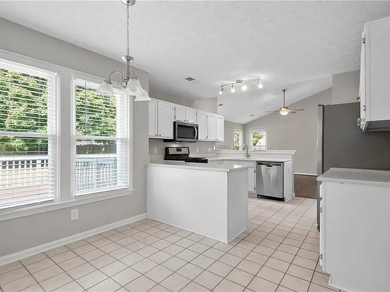 465 Mikasa Dr — Photo 14