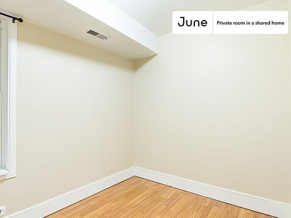 3rd image of 1639 W Superior St #B