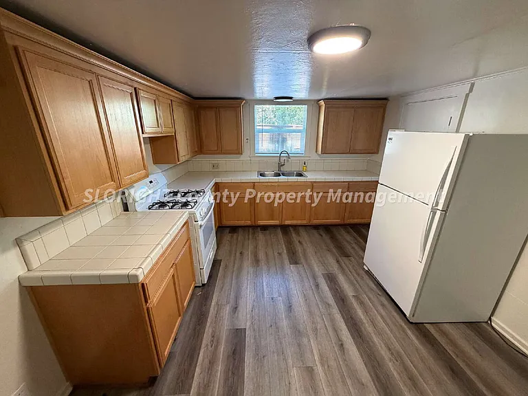 1243 Bond St — Photo 6