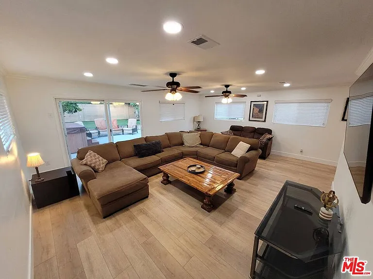 335 S California St — Photo 14
