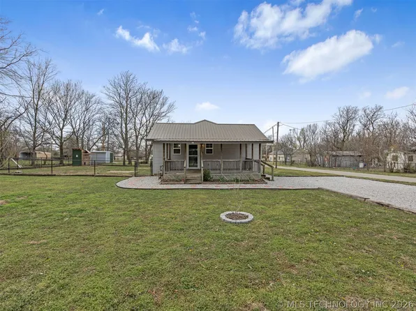 806 S Hickory St, Nowata, OK 74048