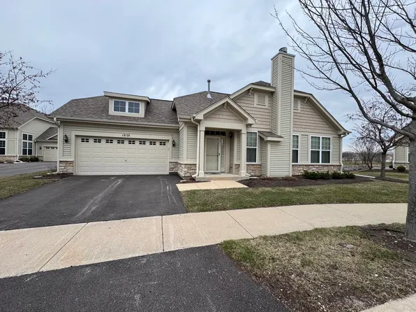 1870 Foxridge Ct, Aurora, IL 60502