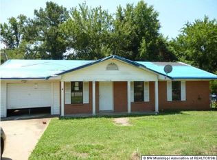10831 Chateau Dr, Olive Branch, MS 38654