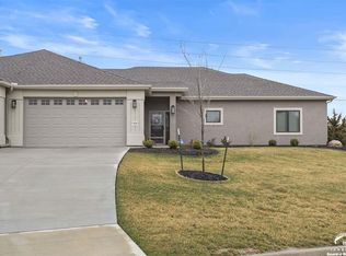 968 Coving Dr, Lawrence, KS 66049
