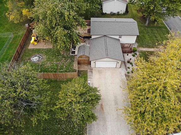 2nd image of 11 Nassau Dr