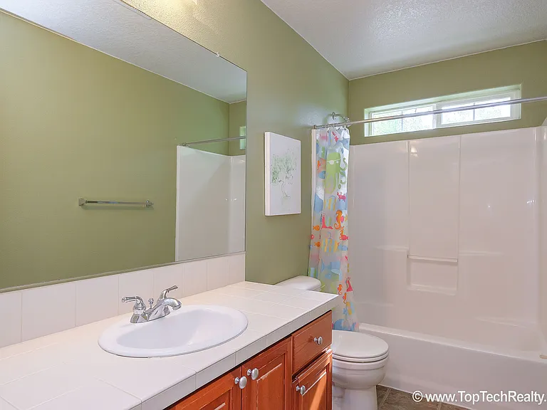 504 NE Caden Ave — Photo 19