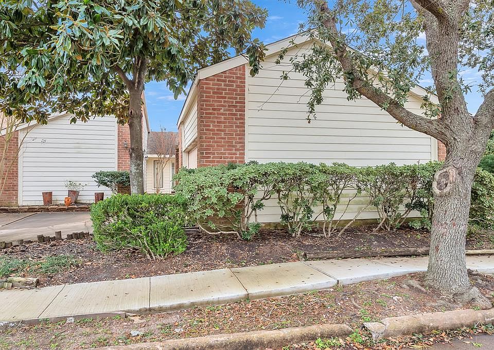 1st image of 14211 Hillvale Dr