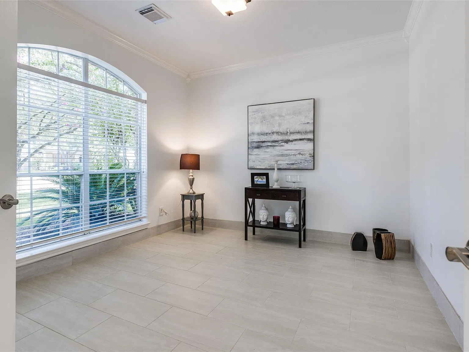 3 bed, 3.0 bath, 3071 sqft, $4,200 — Photo 4