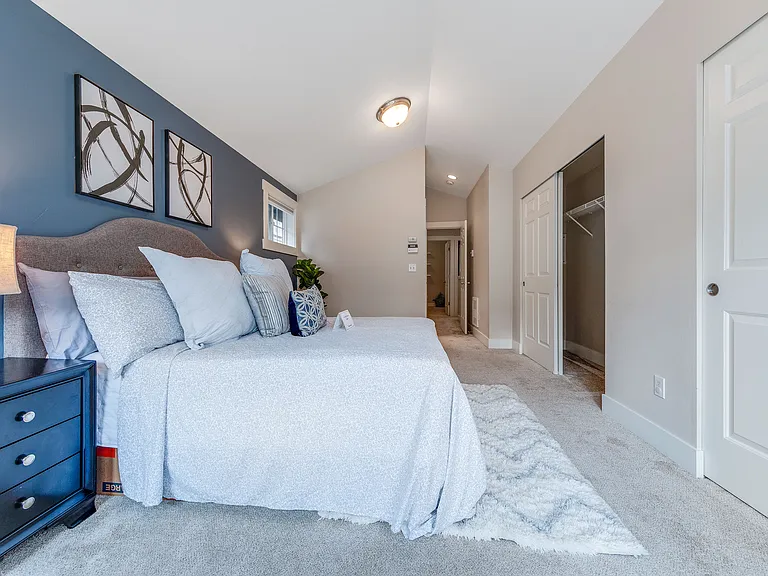 1022B Taylor Ave N — Photo 13