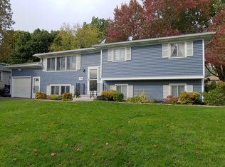 1176 Whitlock Rd, Rochester, NY 14609