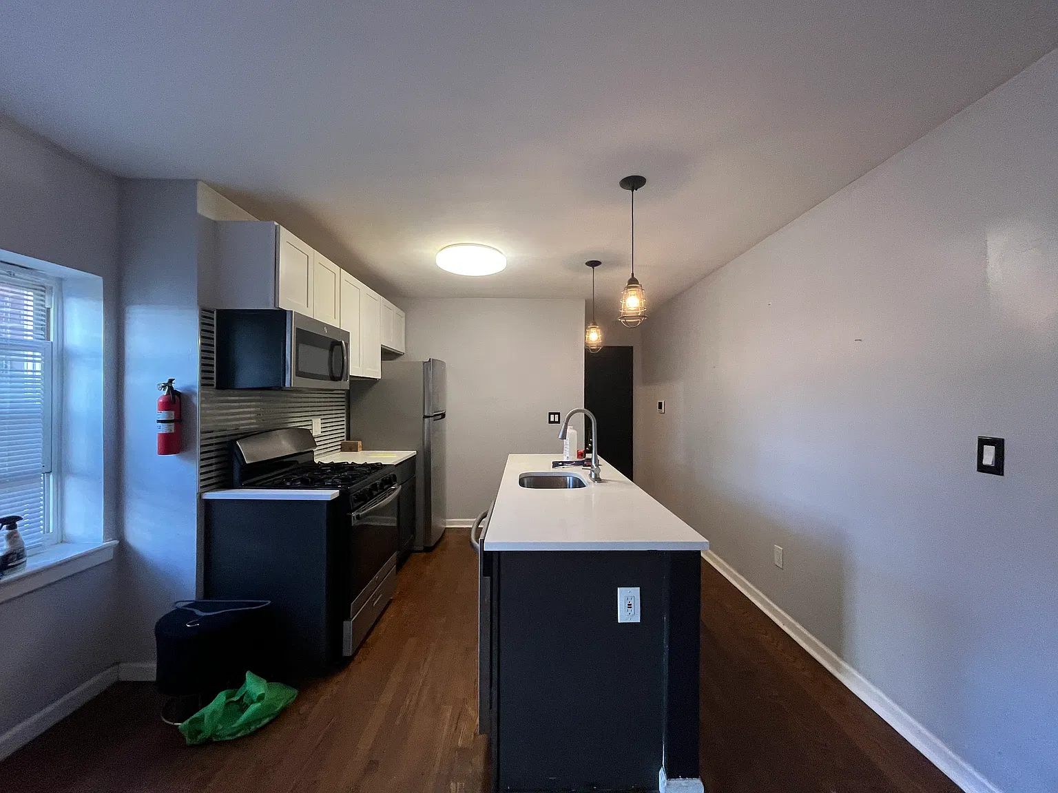 2 bed, 800 sqft, $2,200 — Photo 3