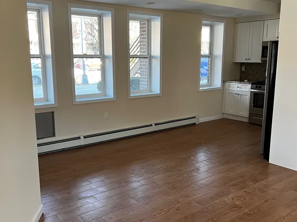 2126 Gerritsen Avenue image 6 of 23