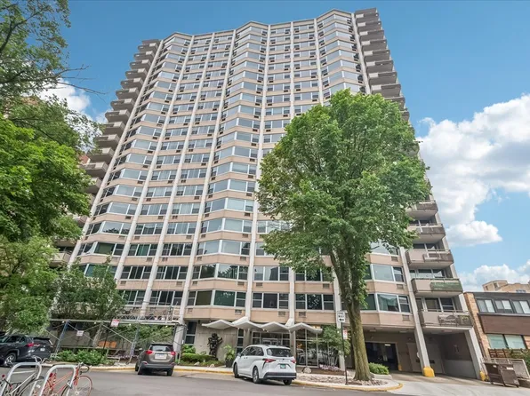555 W Cornelia Ave APT 2012, Chicago, IL 60657