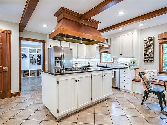 3rd image of 1685 N Broadview Dr