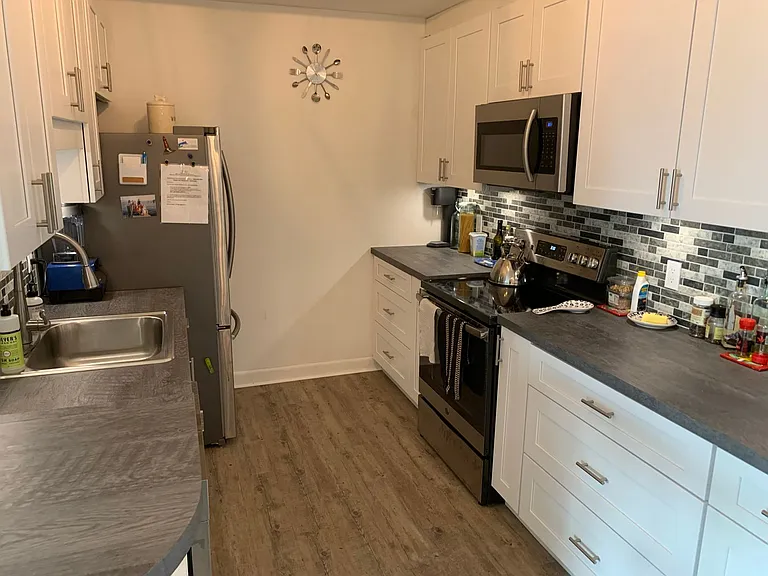 72 Maple Street — Photo 62