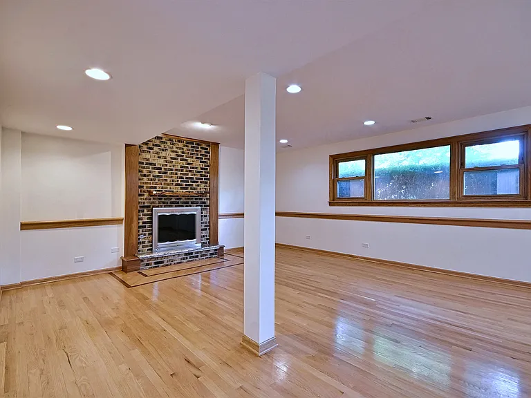 2360 N Drury Ln — Photo 23