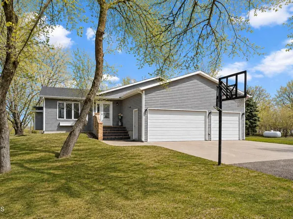 5800 Lariat Loop, Bismarck, ND 58503