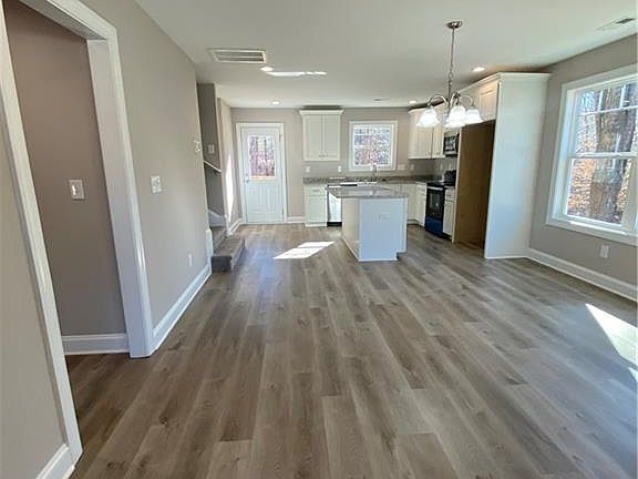 5th image of 1220 Summerhill St