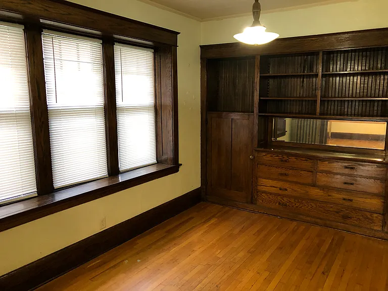 1350 Hewitt Ave — Photo 3