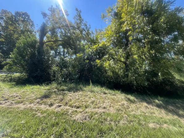 615 E Cypress St, Fitzgerald, GA 31750
