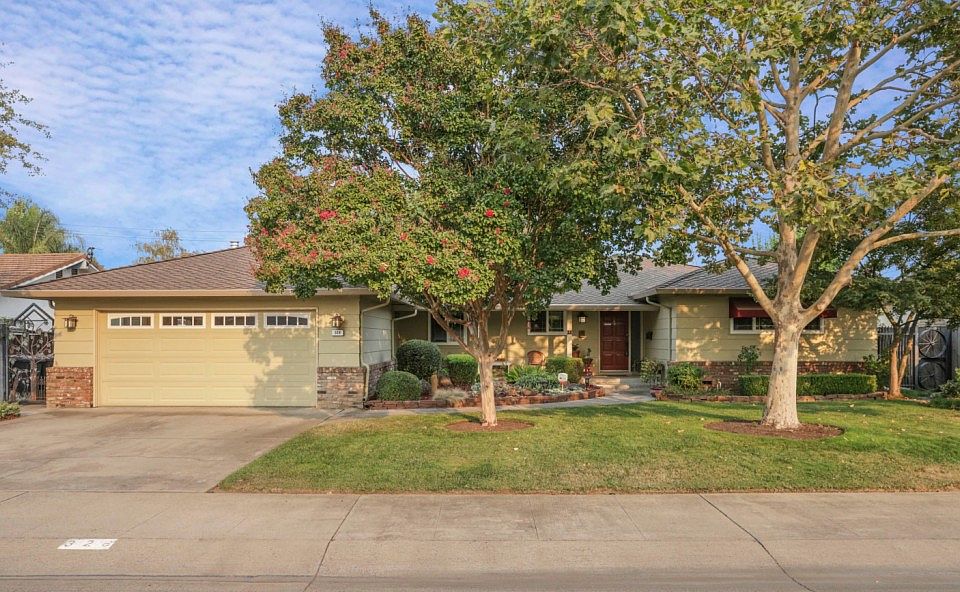 1st image of 328 Wood Dr
