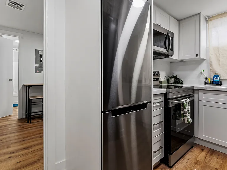 610 King St E #14 — Photo 5