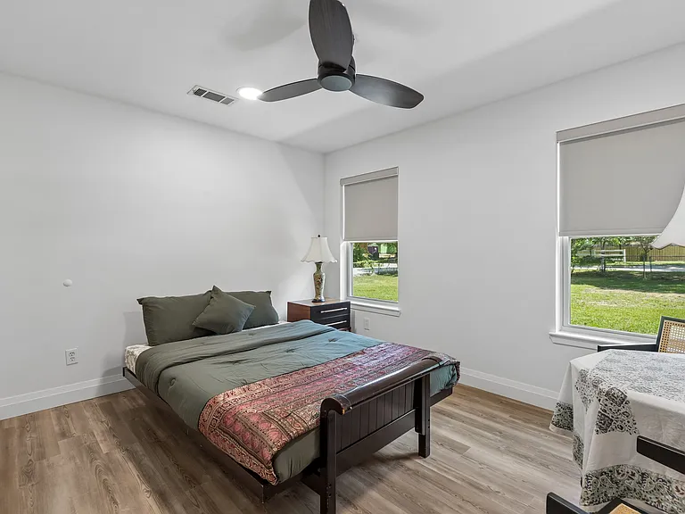 1212 W Murphy Rd — Photo 17