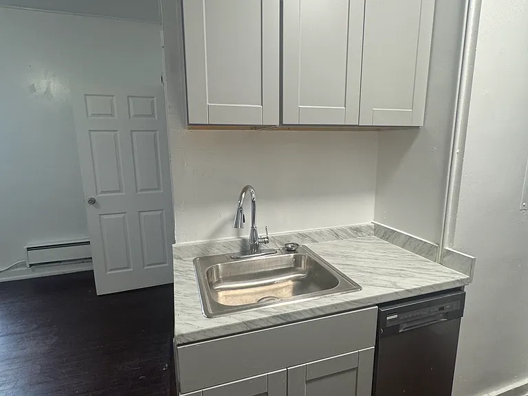 800 Cathedral St #4 — Photo 6