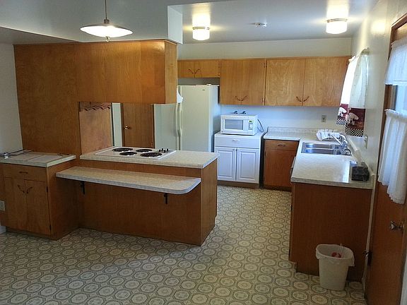Kitchen; + Oven, Dishwasher