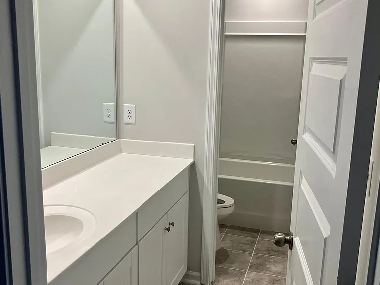 (2) upstairs full bathrooms