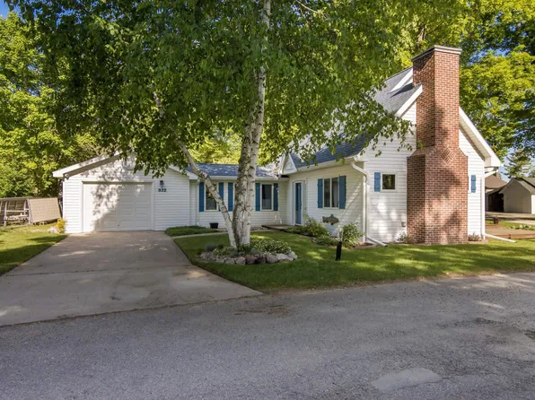 832 Deepwater Point, Bellaire, MI 49615