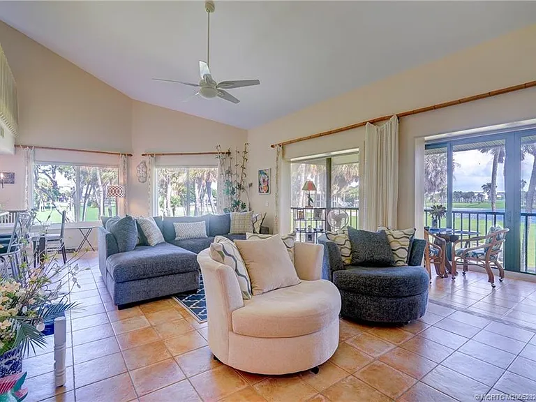 233 NE Edgewater Dr #201 — Photo 14