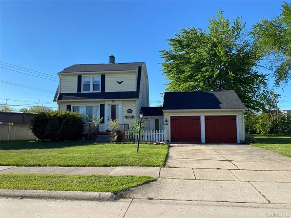 21258 Bon Heur St, Saint Clair Shores, MI 48081